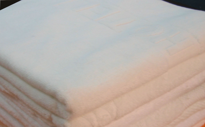 Hotel Towel Set in White Color with Logo Jacquard (YT-181)